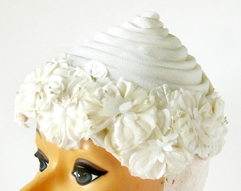 1950s Vintage Asian Inspired Hat, Soft White Hat with Millinery Flowers, Vintage Style Wedding, Retro Bride, Bridesmaid, Something Old
