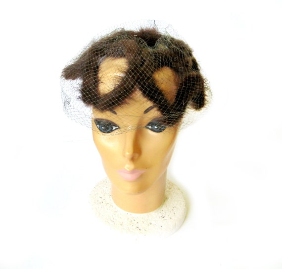 Vintage 1950s Fur Close Fit Ring Hat with Netting… - image 1