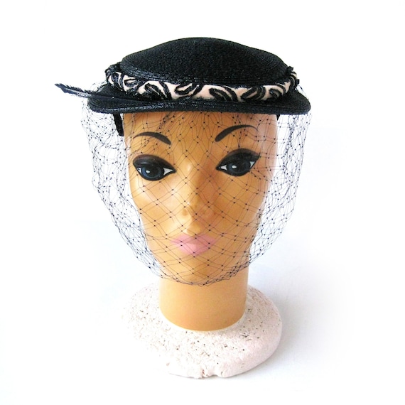 Vintage Navy Blue Straw Tilt Hat: Velvet Band & Netting Veil  display picture 3