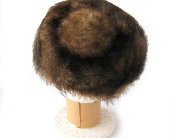 Vintage Tuscan Lamb Fur Hat With Pom Pom, Made in Italy - Etsy display picture 1