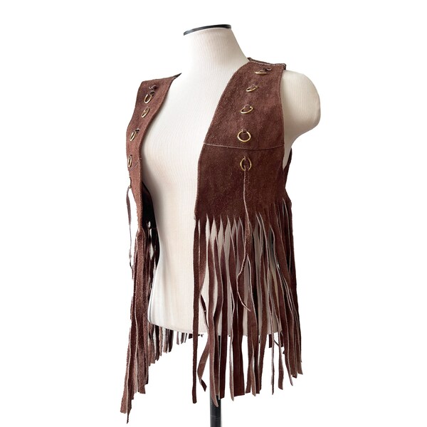 1960s Vintage Suede Fringe Vest, Brown Suede Top with Metal Rings, 1960's Fashion, Hippie Chic, Festival Clothes, Boho Chic / Size S