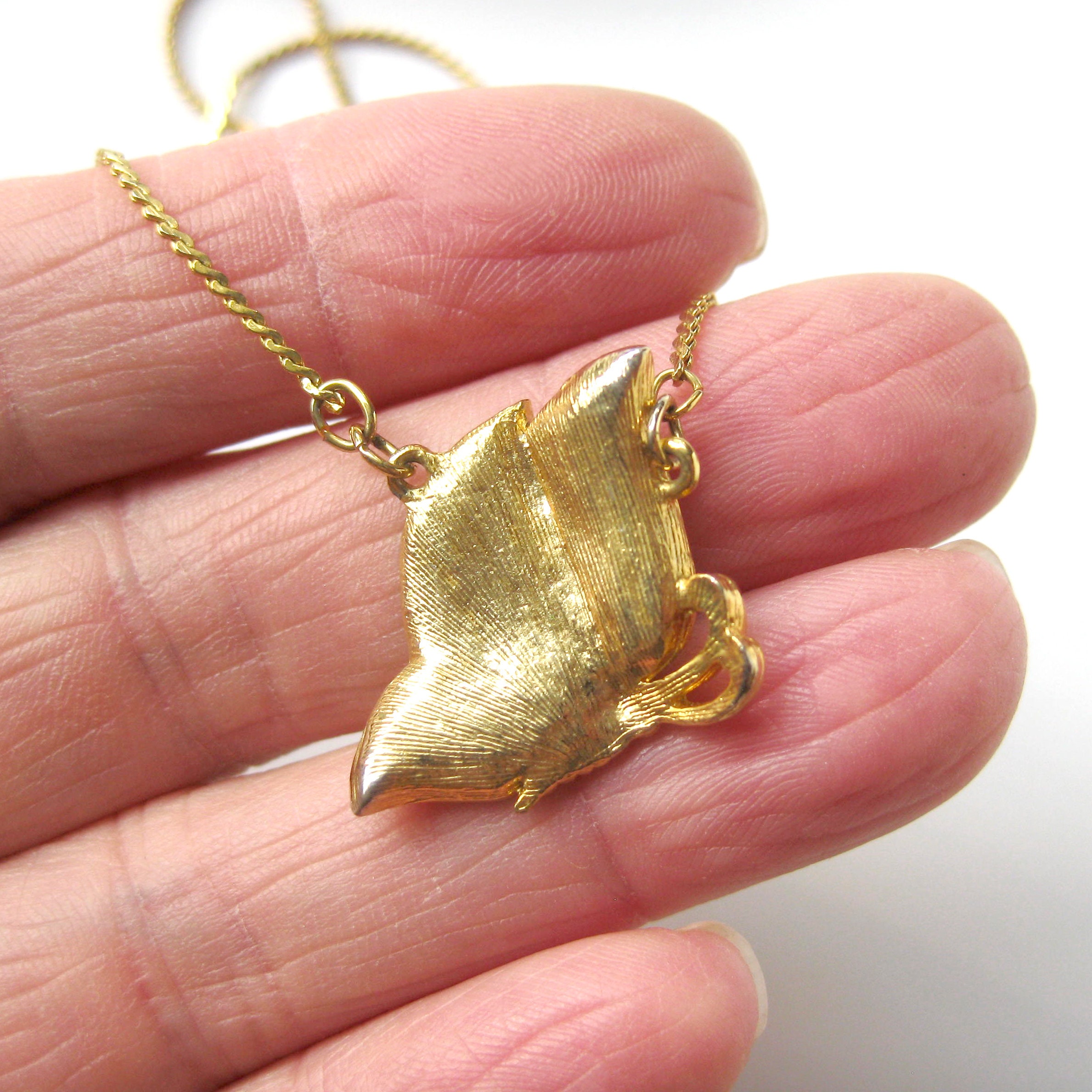 Collier Vintage Pendentif Papillon émail Cloisonné Couleur Or - Bijou Fantaisie - Bon état