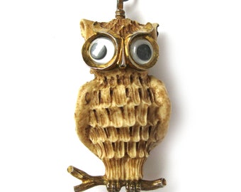 L. Razza Signed Owl Pendant with Googley Eyes, Vintage Costume Jewelry, Resin Owl 70s, Owl Necklace, Luke Razza Jewelry