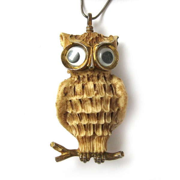 L. Razza Signed Owl Pendant with Googley Eyes, Vintage Costume Jewelry, Resin Owl 70s, Owl Necklace, Luke Razza Jewelry