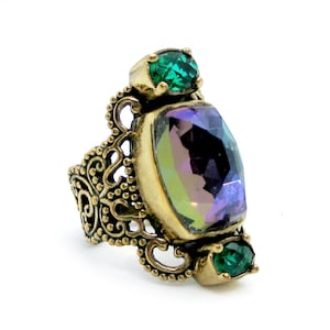 Sajen Ring met grote vonkende gefacetteerde glazen steen, Messing Filigree Setting, Statement Sieraden, Cocktail Ring, Woman&#39;s Ring, Geschenken voor haar