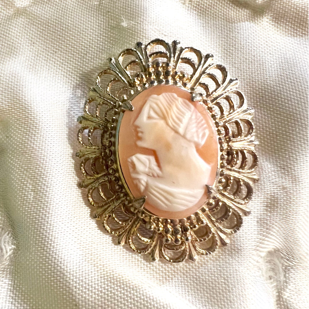 Vintage Shell Cameo Brooch and Earrings Gold Tone Filigree Demiparure