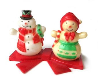 Vintage Snowman Plastic Salt and Pepper Shakers on Red Bow, Christmas Snowman Couple, Holiday Table Decor, Unique Christmas Decoration