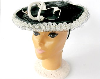 1940s Straw Hat / Black and White Cartwheel Hat Lace Edging / New Look / Decorative BOW Netting / Platter Hat / Bow and Netting