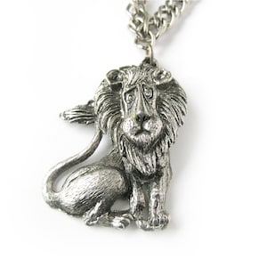 Vintage 70s Lion Pendant, Leo the Lion Astrological Jewelry, August Birthday, Large Silver Tone Figural Lion Pendant on Chunky Chain