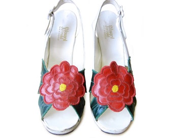 Vintage EDOUARD Jerry JERROLD White Embroidered Peep Toe Pumps with Red Flower, White Leather, Almost Famous, Made in Greece / Size 8 B