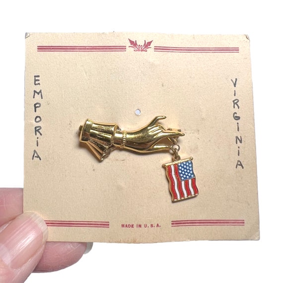 Vintage 1940’s Dangle Brooch, Hand with US Flag, … - image 1