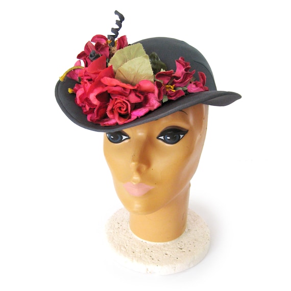 1940s Vintage Bonnet with Brim and Pink Flowers, … - image 1
