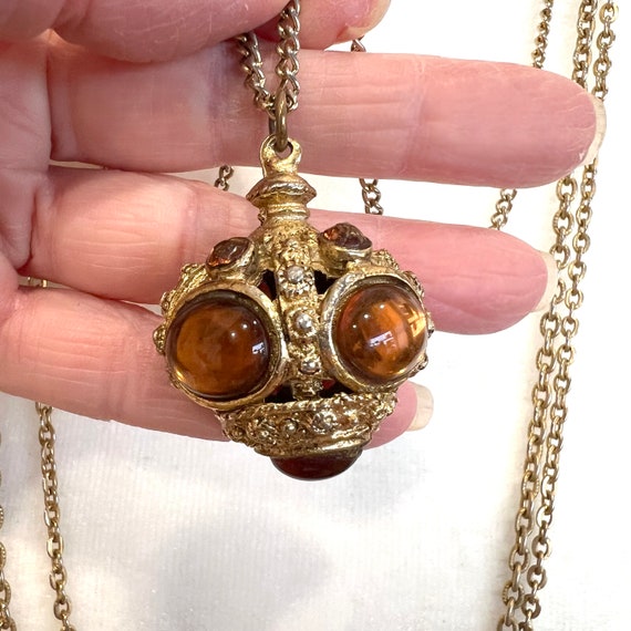 Vintage Gold Tone Pendant with Large Regal Style … - image 3
