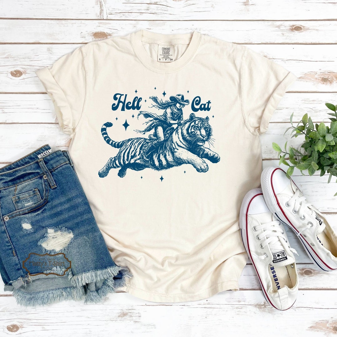 HLE Wild Spirit Graphic Tee - Fierce Wolf & Tiger Design