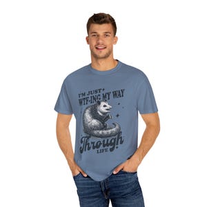 Comfort Colors Funny Possum T-shirt: eigenzinnig T-shirt met afbeelding Blue Jean