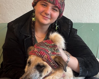 Naturalna czapka dla psa z wełny merynosów Superwash, alpaki i akrylu ~zielona i czerwona ~ pasujące czapki dla właściciela i psa ~ czapka ~ wakacje ~ butik