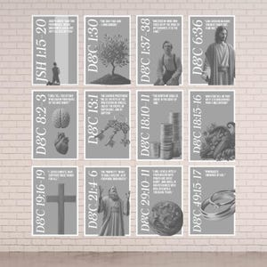 Może przedstawiać: Zestaw 12 czarno-białych plakatów do wydrukowania z inspirującymi cytatami z Księgi Mormona. Każdy plakat zawiera inny cytat i powiązany z nim obraz. Cytaty obejmują: "Jedyny prawdziwy i żyjący Bóg", "Powiem ci w twoim umyśle i w twoim sercu, przez Ducha Świętego", "Bóstwo jest istotą doskonałej, nieskończonej i wiecznej chwały", "Małżeństwo jest ustanowione przez Boga", "Dałem wam przykazanie, abyście się wzajemnie miłowali", "Klucze kapłaństwa są kluczami królestwa niebieskiego", "Dobrobyt Kościoła to ustanowienie zasad Syjonu", "Objawię ci to moim własnym głosem i moimi własnymi słowami, tak, a także moją własną mocą", "Chwała szkół proroków jest w oczach Boga", "Ktokolwiek usłyszy mój głos i zachowa moje przykazania, otrzyma koronę chwały", "Dałem wam przykazanie, abyście się wzajemnie miłowali", "Jedyny prawdziwy i żyjący Bóg"