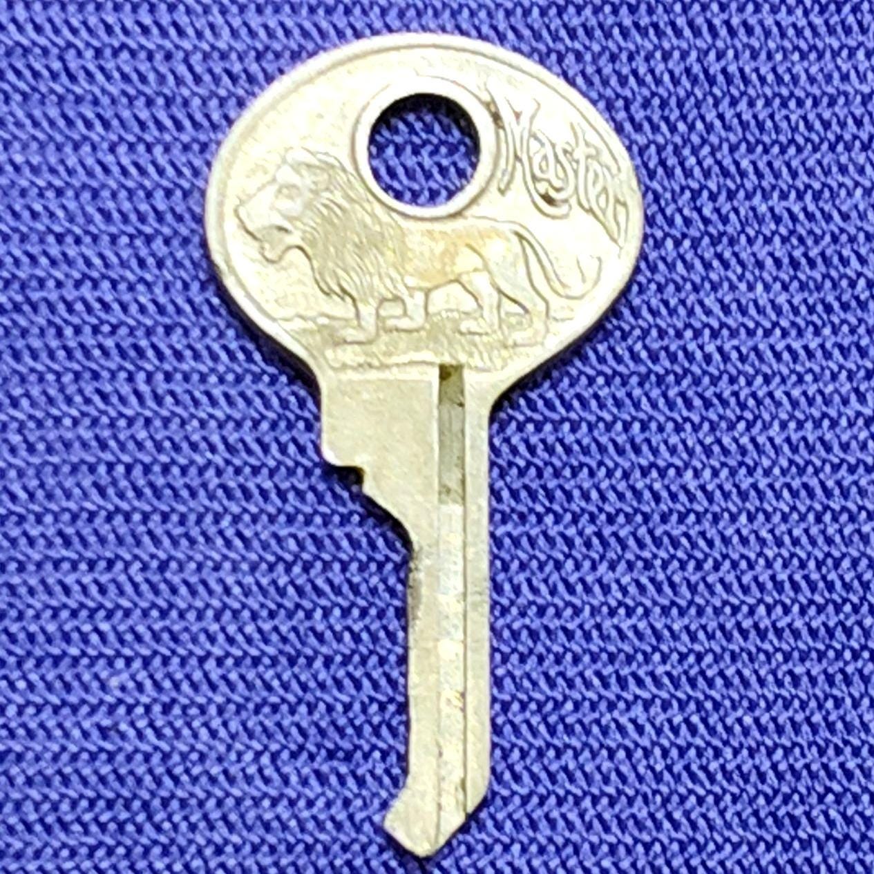 Master Lock M2 Walking Lion Master Key Brass P662 Vintage