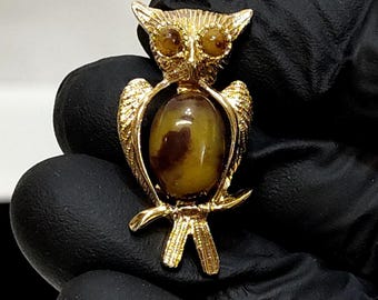Owl Brooch Cabochon Stone Belly & Eyes Vintage Gold-Tone Grannycore Jewelry EUC Vintage