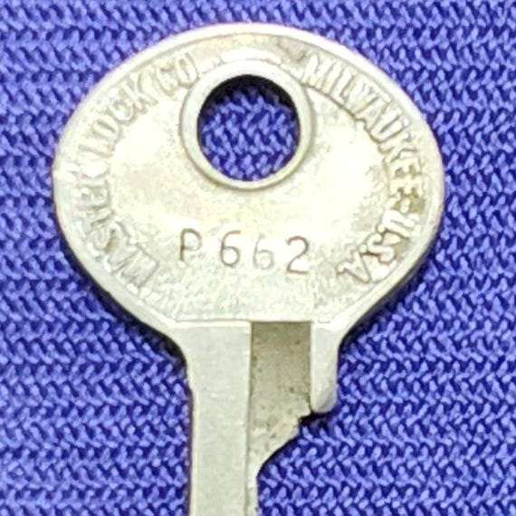 Master Lock M2 Walking Lion Master Key Brass P662 Vintage