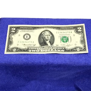 1976 Bicentennial Two Dollar Bill Commemorative Currency Crisp Condition RARE Hard To Find