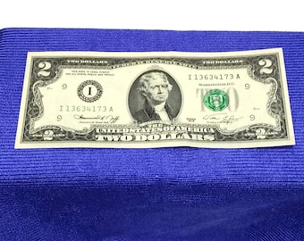 1976 Bicentennial Two Dollar Bill Commemorative Currency Crisp Condition RARE Hard To Find