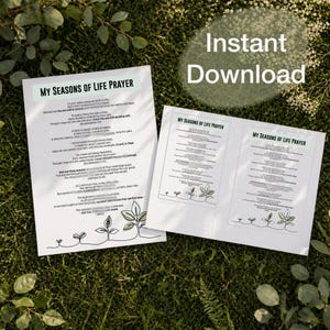 Puede incluir: Dos páginas imprimibles blancas con el texto "MY SEASONS OF LIFE PRAYER" en una pancarta verde claro. Las páginas tienen un diseño minimalista con un dibujo lineal de hojas y las palabras "Instant Download" en un círculo.