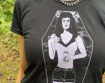 Vampiry Holler Horror Short Sleeve Women’s Tee Vampire Elvira