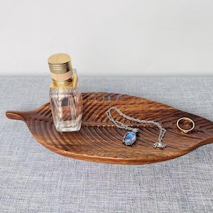 Decorative Leaf Tray, Leaf Shaped Bathroom Tray Organizer for Jewelry, Clouds Perfume Tray with Non-Slip Wave design, Coffee, Desktop Decor