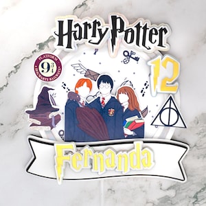 Harry P Cake Topper - Name & Alter - Name & Alter - Magisches Geburtstagsparty Dekor - Personalisierte Fantasy Zauberer Thema Kuchen Dekor - Zaubererschule