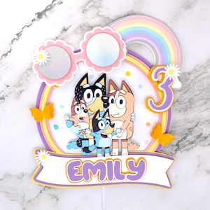 Personalisierte Bluey Cake Topper - Personalisierte Name und Alter - Bluey Geburtstagsparty Dekoration - Bingo und Bluey Thema - 3D Cake Topper für Kinder