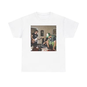 Camiseta unissex de algodão pesado Dijon+Mk.gee, camiseta DNM, produtos Dijon, camiseta da banda Mk.gee, produtos para shows, camiseta de turnê, camiseta de música de guitarra