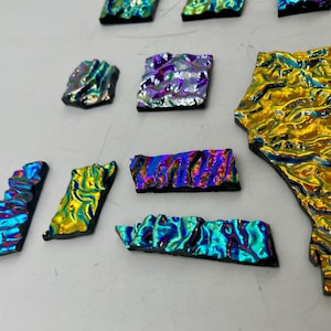 COE 90 Black Backed Ripple Dichroic Glass Bits