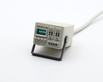 Miniature Vintage Oscilloscope: Glowing 0.32 Inch OLED Green Waveform Animating Display Decoration