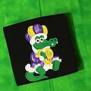 Mardi Gras King Alligator Applique Embroidery Design