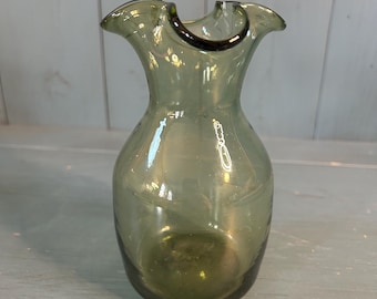 Vaso artistico vintage in vetro soffiato a mano color verde oliva - Jamestown Glasshouse / Altezza 14 cm
