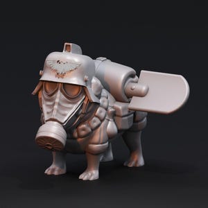Puede incluir: Figura gris de un perro con máscara de gas y casco militar con un emblema de ala. El perro tiene una mochila y una pala en la espalda. La figura está sobre un fondo oscuro.