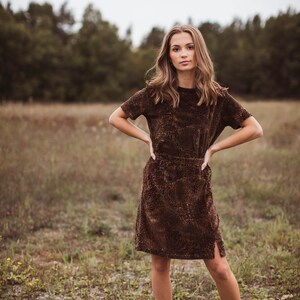 Conjunto de falda de terciopelo con estampado de leopardo vintage, conjunto a juego, vestido con estampado animal, falda y top de dos piezas, camisa y falda de guepardo, estampado de leopardo de los 90 a juego. imagen 2