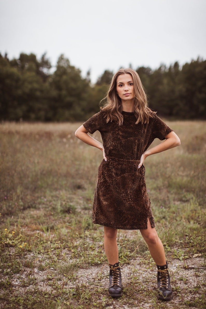Conjunto de falda de terciopelo con estampado de leopardo vintage, conjunto a juego, vestido con estampado animal, falda y top de dos piezas, camisa y falda de guepardo, estampado de leopardo de los 90 a juego. imagen 2