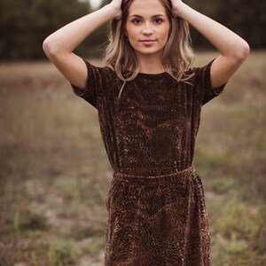 Conjunto de falda de terciopelo con estampado de leopardo vintage, conjunto a juego, vestido con estampado animal, falda y top de dos piezas, camisa y falda de guepardo, estampado de leopardo de los 90 a juego. imagen 4