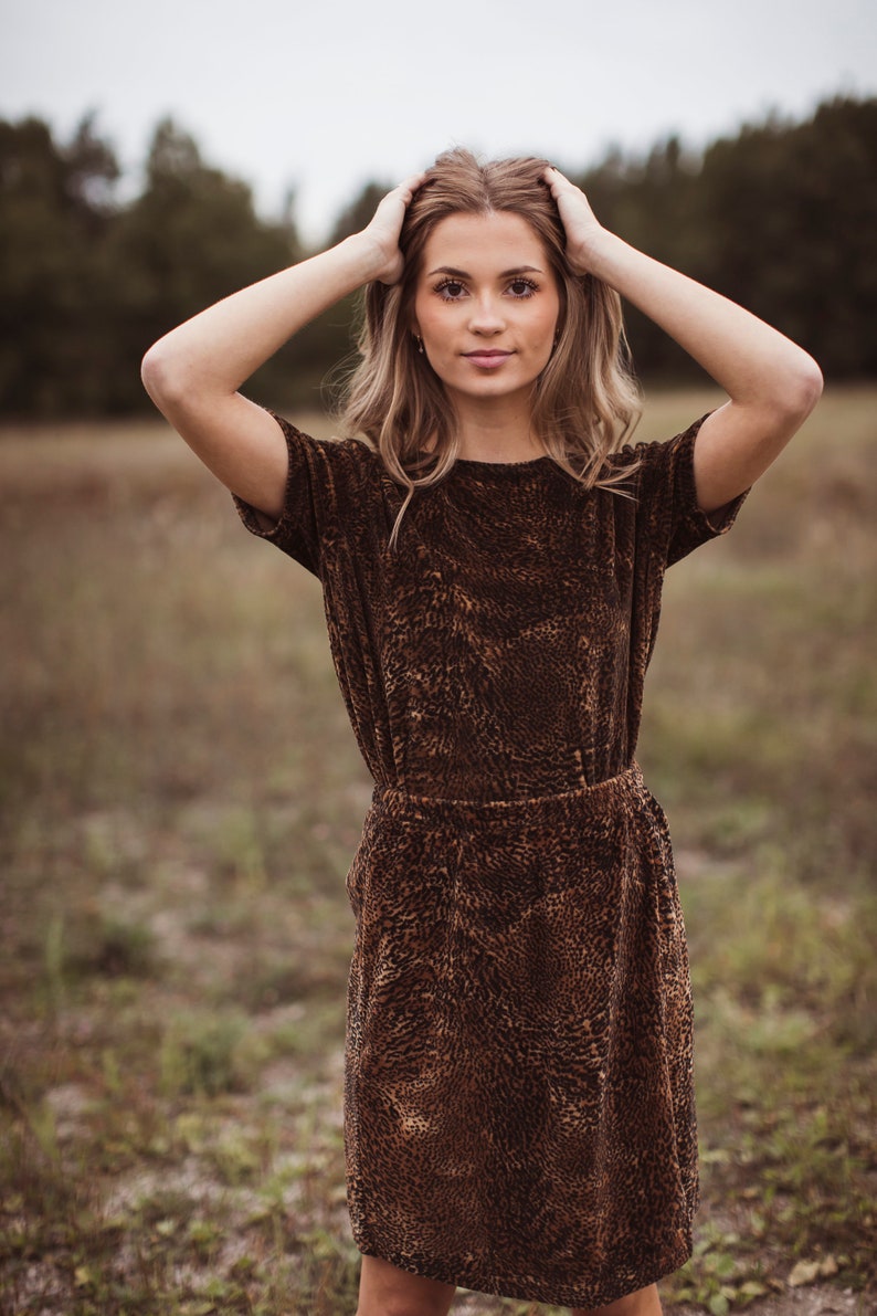 Conjunto de falda de terciopelo con estampado de leopardo vintage, conjunto a juego, vestido con estampado animal, falda y top de dos piezas, camisa y falda de guepardo, estampado de leopardo de los 90 a juego. imagen 4