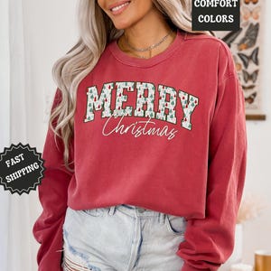 Comfort Colors® Merry Christmas Shirt Retro Women&#39;s Holiday Tee Trendy Christmas Tshirt Oversized Winter Shirt for Her Xmas Eve Shirt