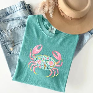 Floral Crab Shirt, Comfort Colors Shirt, Coastal Beach Graphic Tee, Preppy Summer Shirt, Cute Ocean Lover Gift, Coastal Cowgirl Outfit Gift Seafoam