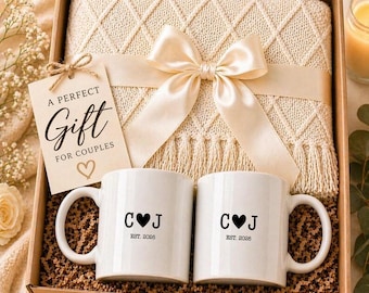 Caja de regalo de boda personalizada para parejas, juego de taza con inicial personalizada y manta, regalo de compromiso, regalo de aniversario, linda caja de regalo para recién casados