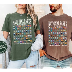 以下が含まれることがあります： アメリカの国立公園のグラフィックプリントが施されたTシャツ2枚。シャツの色はモスグリーンとエスプレッソブラウン。シャツには「National Parks of the USA」と「Explore - Preserve - Protect」の文字が書かれています。