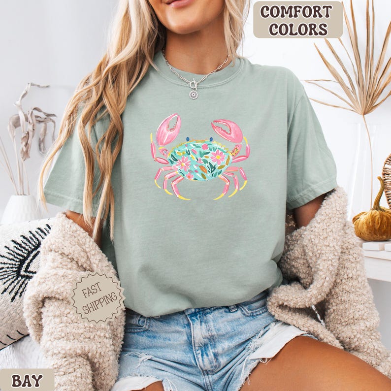 Floral Crab Shirt, Comfort Colors Shirt, Coastal Beach Graphic Tee, Preppy Summer Shirt, Cute Ocean Lover Gift, Coastal Cowgirl Outfit Gift Bay