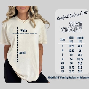 Puede incluir: Camiseta color crema con una tabla de tallas y el texto "Comfort Colors C1717". La tabla enumera las tallas S a 4XL con medidas de ancho y largo en pulgadas. La modelo mide 1,57 m y lleva una talla M como referencia.