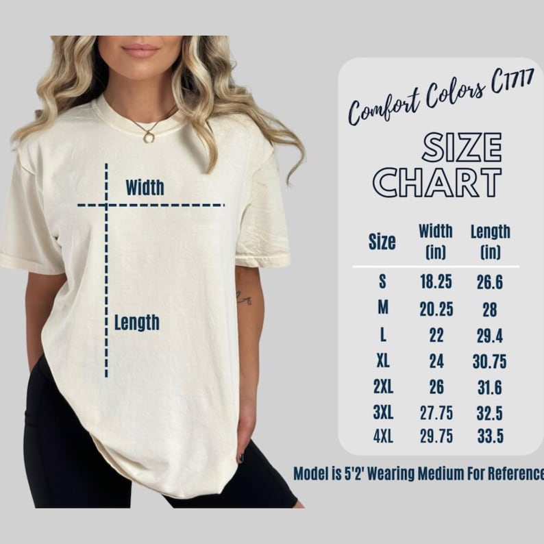 Puede incluir: Camiseta color crema con una tabla de tallas y el texto "Comfort Colors C1717". La tabla enumera las tallas S a 4XL con medidas de ancho y largo en pulgadas. La modelo mide 1,57 m y lleva una talla M como referencia.