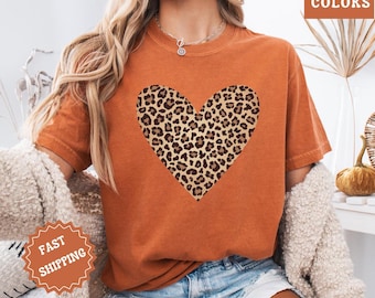 Leopard Heart Comfort Colors Shirt, Fall Graphic Tee For Women, Animal Print Shirt, Trendy Aesthetic Tee Boho Fall Outfit Comfy Gift For Her