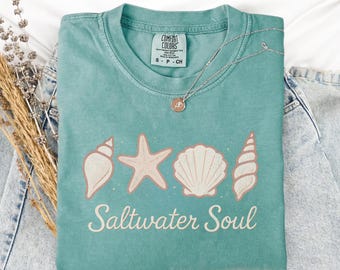 Camiseta con estampado de conchas marinas, playera de colores cómodos, regalo para amantes del océano, playera bohemia de verano, playera con estampado de vida marina costera, playera de vacaciones en la playa en talla grande